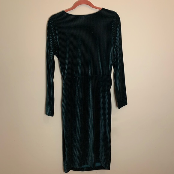 SOFT SLEEK GREEN DRESS - Picture 2 of 3